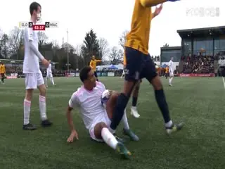 足总杯第二轮斯劳镇VS麦克斯菲尔德20251207海报