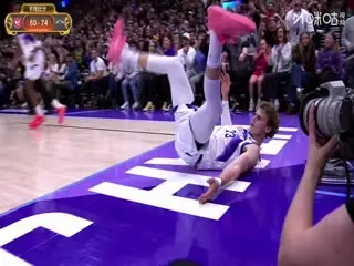 NBA常规赛老鹰VS马刺20251121海报