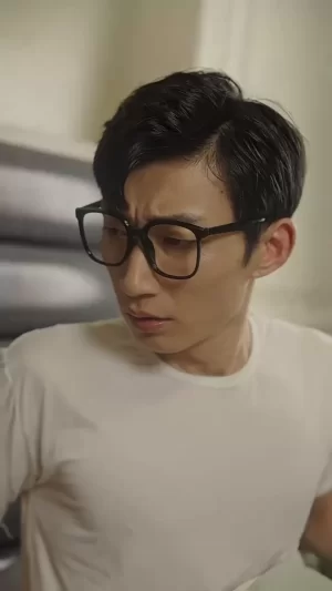 捡个美女带我逆天改命海报