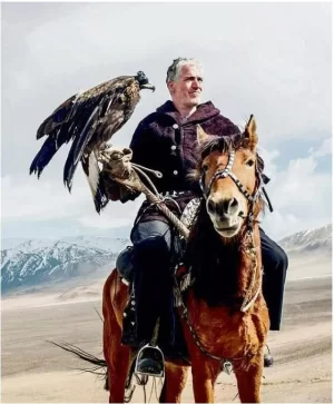 成为部落捕食者第二季海报