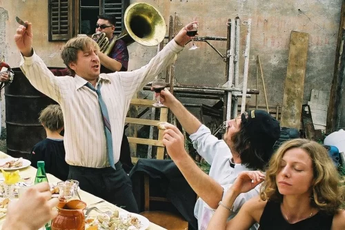 葬礼发言人海报