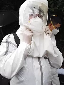 刘良:中国首例新冠肺炎遗体解剖者海报