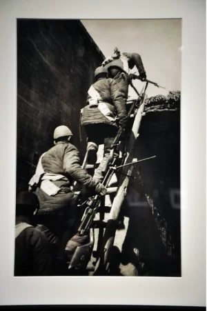 镜头下的抗战中国海报