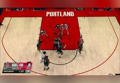 必须给大伙秀一个小西蒙斯空接暴扣引爆全场海报