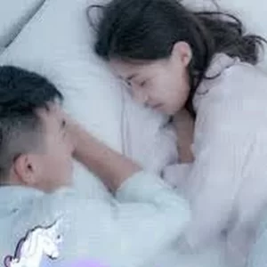 前方有只独角兽海报