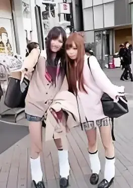 日本原创校服旋风海报