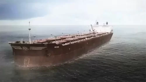 硬汉8年成功越狱15座顶级监狱,可这次的监狱却是一艘300多米长的大船!海报