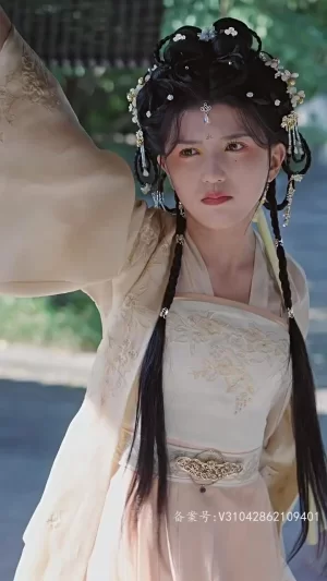 我逼系统换男主海报