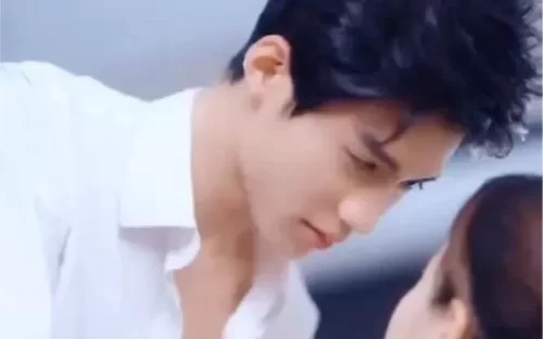 危险又迷人的她海报