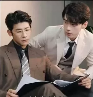 破产后,我成了死对头的秘书海报