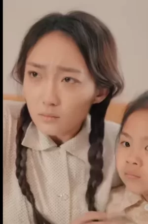 抢救当天:女儿拒绝签字海报