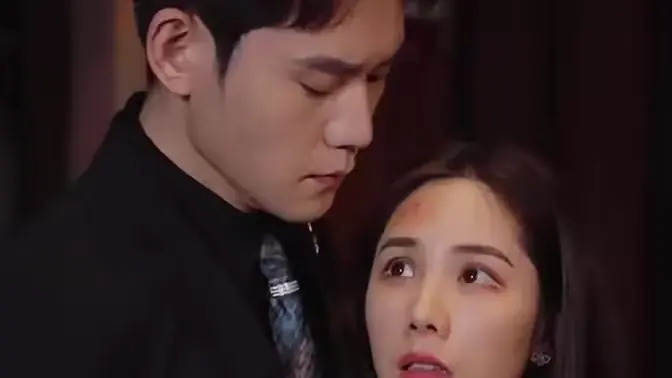 离婚后,她转身嫁给了千亿总裁海报