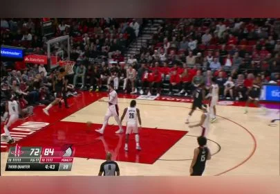 泰特高抛连线小马丁心领神会飞身暴扣海报