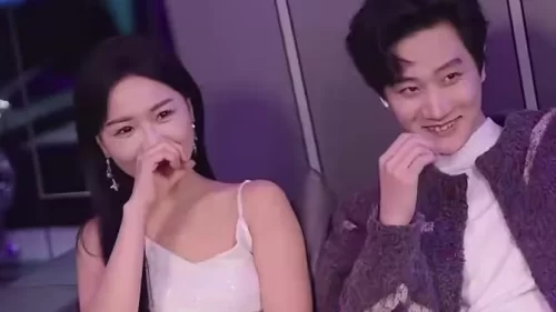 摊牌了,我不装了海报