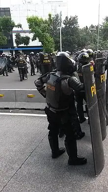 防暴警察海报