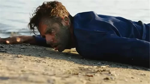 亿万富翁的儿子坠海失忆,被女清洁工捡回家当丈夫,他却爱上了穷人生活!海报