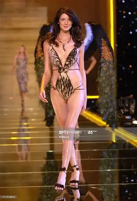 维多利亚的秘密2000时装秀海报