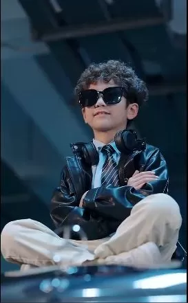 五年后她带三宝回国飒疯了海报