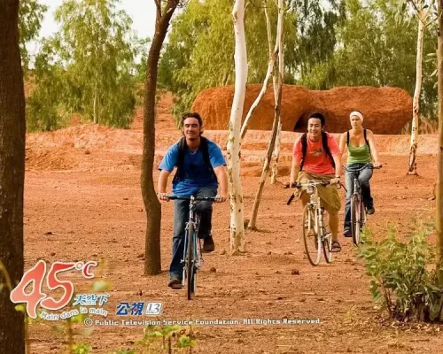 45度℃天空下海报