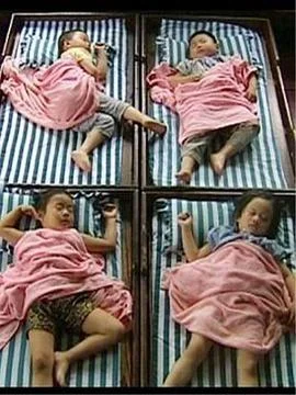 幼儿园警探海报